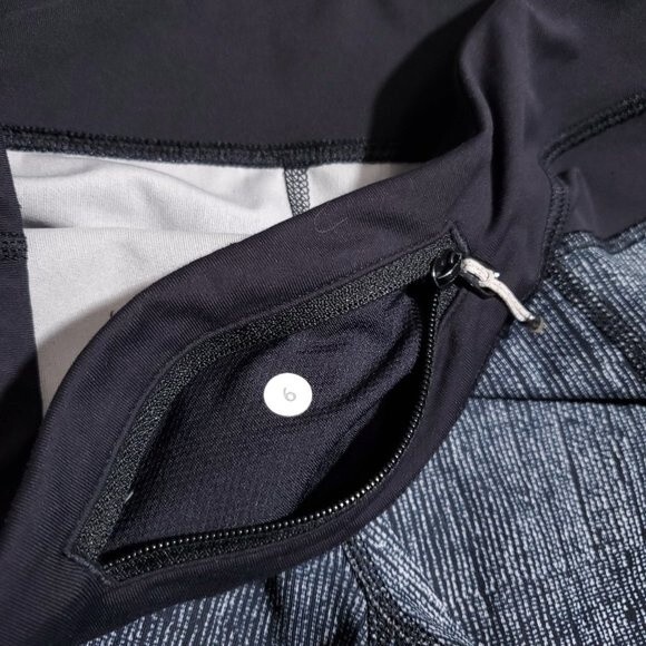 Lululemon Run Inspire Crop II Size 6 Burlap Texture Black Dune Gray Luxtreme - Picture 9 of 12